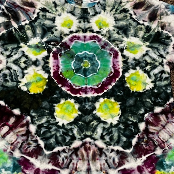 Handmade Tie Dyed shirt - Picture 4 of 8